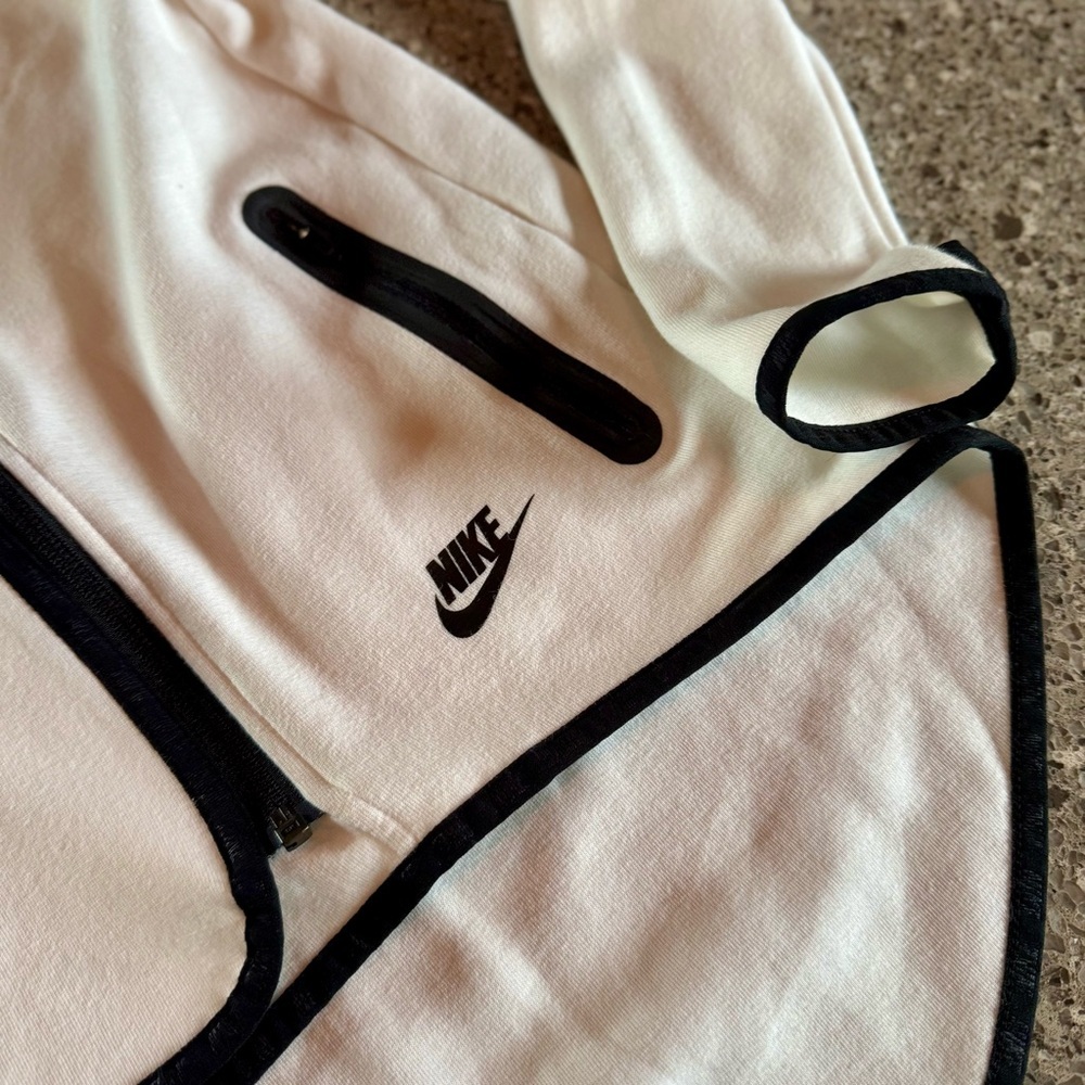 Nike Sportswear Tech Fleece Women's Full Zip Cape Hoodie - Size S - White - Picture 6 of 16